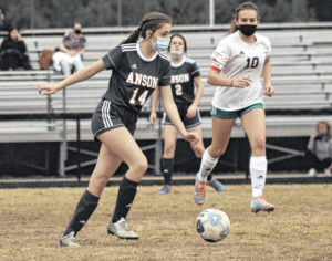 Sports Roundup: Football wins, softball bounces back