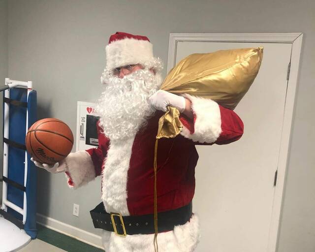Santa is bringing basketball registration for Christmas!