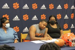 Student signs with University of Virginia-Lynchburg